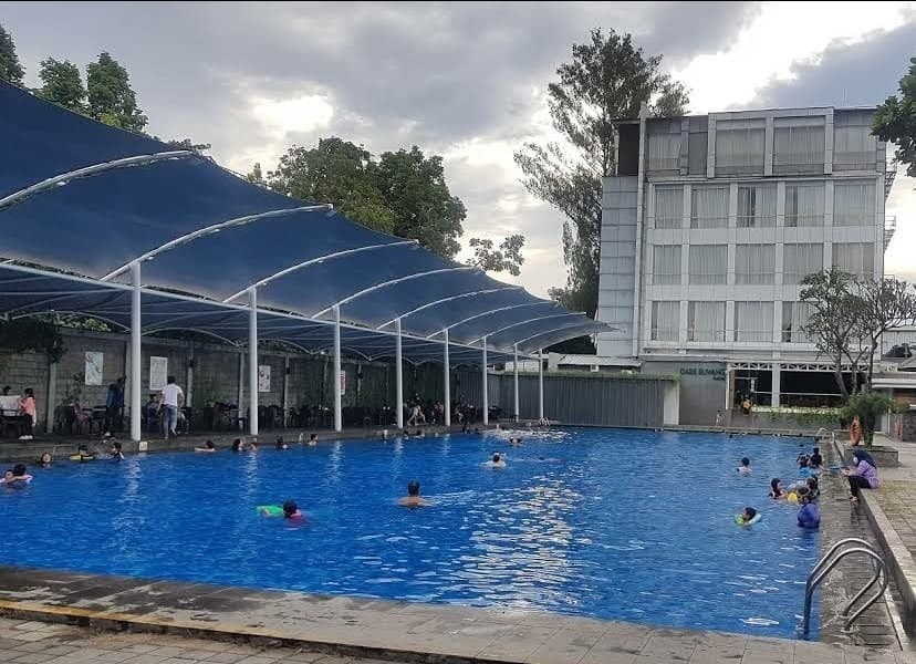Kolam Renang Oasis Swimming Pool Bandung
