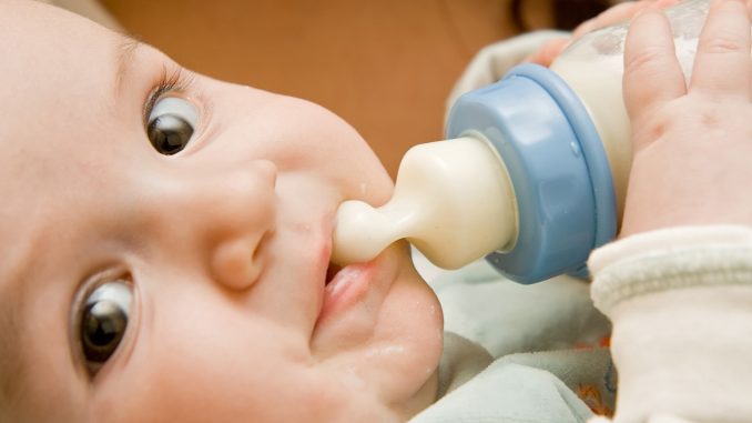 Begini-Caranya-Memilih-Dot-dan-Botol-Bayi-yang-Benar-Moms