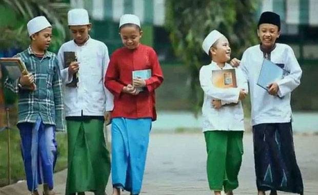 banyak-lulusan-pesantren-duduki-jabatan-strategis-mahfud-md-kaum-santri-sudah-maju-rlb