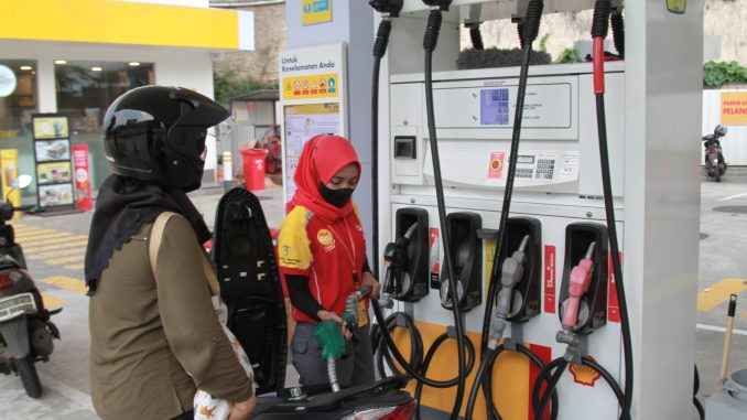 spbu-shell-penjualan-meningkat-harga-lebih-murah-dari-bbm-pertamina3-03112022-174623
